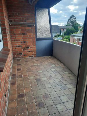 Freundliche 3-Zimmer-Wohnung mit Balkon und Einbauküche in Lüneburg, Neu-Hagen