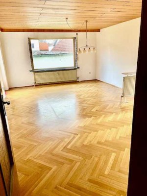 Erdgeschosswohnung mit besonderer Innenausstattung Bad Neu Erstbezug nach Renovierung Terrasse