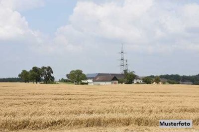 Vierseitenhof mit Nebengebäuden