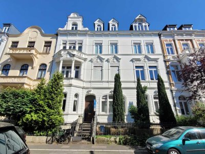Freiwerdende 2-Zimmer-Wohnung mit Dachterrasse im Gründerzeitaltbau in Bestlage der Bonner Südstadt