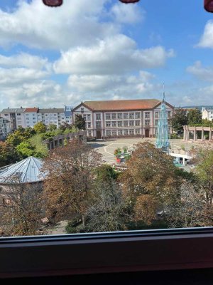 Möblierte, 2-Zimmer Penthouse-Wohnung mit großem Balkon in Pirmasens-Stadtmitte