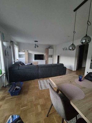 Lichtdurchflutete, geräumige 3,5-Zimmer-Wohnung in Bühler Weststadt (befristet, möbliert, mit WLAN)
