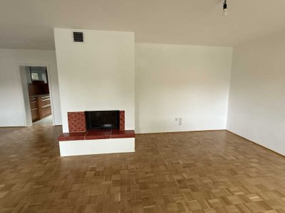 Schöne Wohnung in renoviertem Haus mit großen Garten
