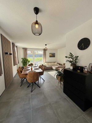 Neuwertige Wohnung mit drei Zimmern sowie Balkon und Einbauküche in Gau-Odernheim