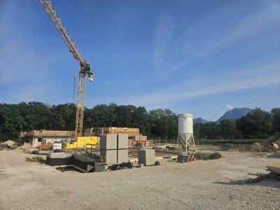 Provisionsfrei! 75 m² Obergeschosswohnung im vorderen Haus mit freiem Traunsteinblick