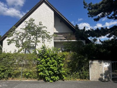 Freistehendes Einfamilienhaus mit Doppelgarage in einer Sackgasse