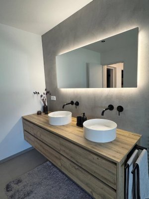 Wunderschön & hochwertig renovierte Eigentumswohnung mit Balkon und Garage