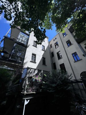 Gründerzeitwohnung mit Terrasse, Einbauküche und Keller – Fußläufig zur Uniklinik Leipzig (WE 1+2)