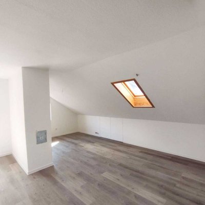 Renovierte 2-Zimmer-Wohnung mit Balkon und Einbauküche