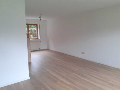Helles Studio Apartment Souterrain, Einbauküche, Tageslichtbad, Erstbezug nach kpl. Renovierung.