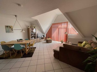 Gepflegte Dachgeschosswohnung mit drei Zimmern und Balkon in Inden