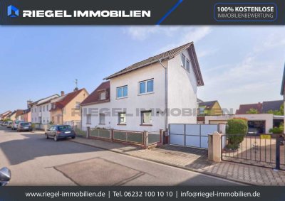 Sie hier? Wir auch! DHH mit Potenzial: 416 m² Grundstück, 2 Bäder, 2 Küchen, Kamin & große Terrasse
