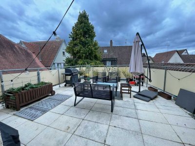 Große 3-Zimmer-Wohnung mit Terrasse und EBK im Stadtzentrum zu vermieten!