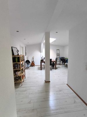 große 4-Raumwohnung nahe Zentrum