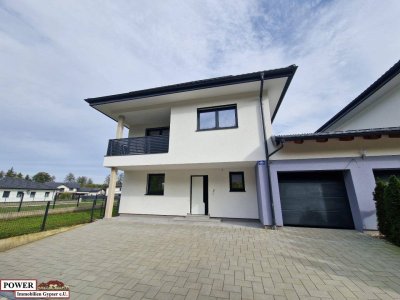 Doppelhaushälfte der besonderen Art Erstbezug !!