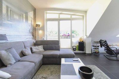 Gesamtfläche ca. 95 m²: Lichtverwöhnter 2,5-Zimmer-Maisonettetraum mit 2 Balkonen in ruhiger Lage