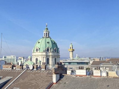 Blick zur Karlskirche - Dachgeschoßtraum mit 5 Zimmern und Terrassen - zu kaufen in 1040 Wien