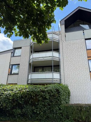 Privatverkauf: Schöne 4-Zimmer-Wohnung mit Balkon und EBK in Troisdorf