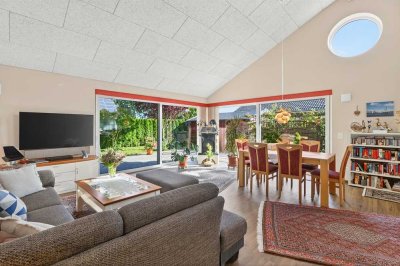 Erstbezug-Feeling: Kernmoderner Neubau-Bungalow mit privatem Garten