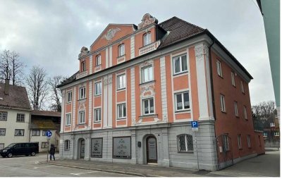 Herrschaftliche Stadtwohnung in preisgekröntem Denkmal am Stadttor - exzellente Investition!