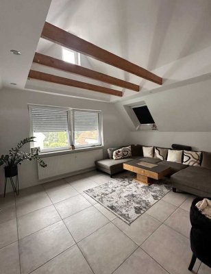 Renovierte Wohnung mit viereinhalb Zimmern und Balkon im Herzen von Schildesche
