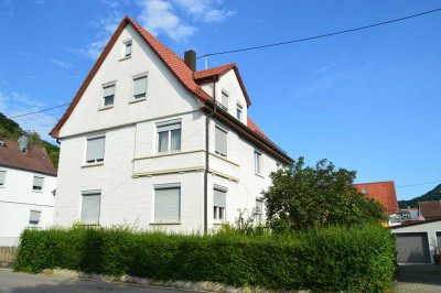 Geräumiges 10-Raum-Wohnhaus in Lichtenstein-Unterhausen mit großem Garten