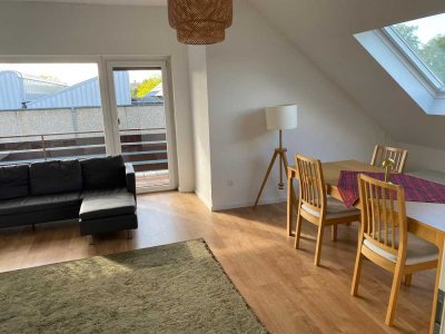 Charmante 2-Zimmer-Dachwohnung mit Balkon - möbliert, ruhig und zentral !