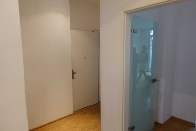 Elegante 2-Zimmer Wohnung mit Balkon im 1. OG in Fürth-Südstadt