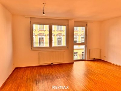 IHR NEUES ZUHAUSE MODERN; HELL; HOCHWERTIG