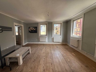 3-Zimmer-Altbauwohnung in zentraler Innenstadtlage!