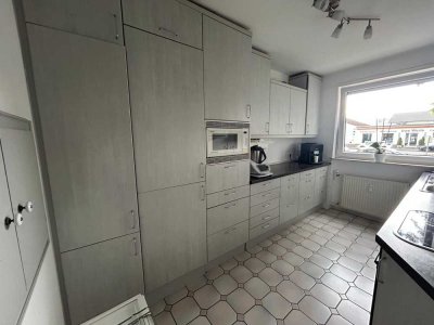 Exklusive, gepflegte 3-Zimmer-Hochparterre-Wohnung mit geh. Innenausstattung mit Balkon und EBK