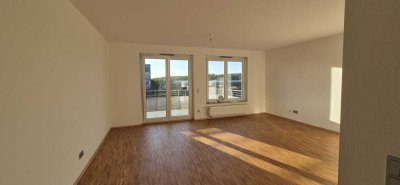 Frisch renovierte 2-Zimmer Wohnung mit neuer Einbauküche, Tiefgarage mit Wallbox