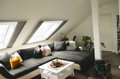 Schicke DG Wohnung, perfekt aufgeteilt,  Wohnküche, Tageslichtbad.