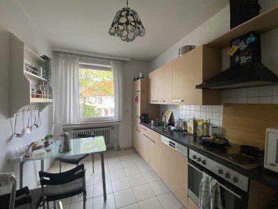 BEFRISTET | Helles Zimmer in toller 3er-WG