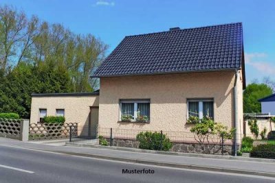 Freistehendes Einfamilienhaus, Doppelcarport