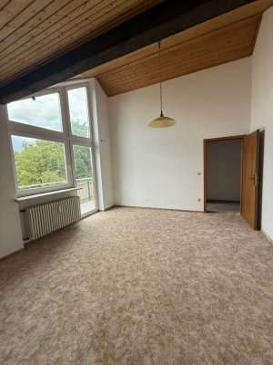 Schöne 2 Zimmer Wohnung mit Balkon und Garagenstellplatz
