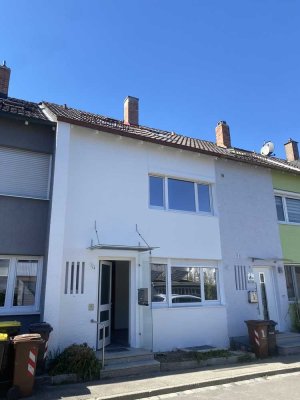 Exklusives, modernisiertes 5,5-Raum-Reihenhaus mit EBK in Neusäß