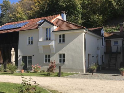 Neuwertige Wohnung mit drei Zimmern und EBK in Burghausen