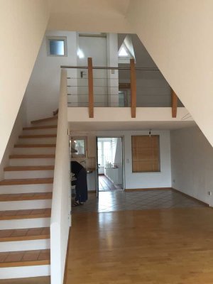 Exklusive Dachgeschoss-Atriumwohnung im Denkmalgeschützten Vierkanthof – Ihr neues Zuhause in Köln