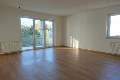 Maulburg: Helle, schöne 2 - Zimmer - Wohnung mit Balkon, Einbauküche und 2 Tiefgaragenstellplätzen