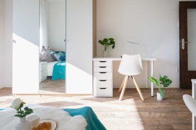 Exklusive, vollständig renovierte 1-Zimmer-Wohnung mit Balkon und Einbauküche in Saarbrücken