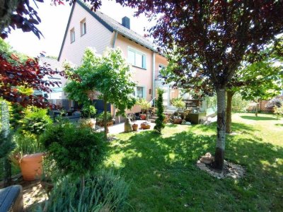 Einfamilienhaus mit neuwertiger Ausstattung, schönem Garten und Jacuzzi