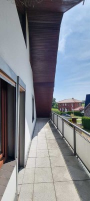 Wunderschöne * möblierte 3 Zimmer Wohnung * Bad mit Dusche * Balkon