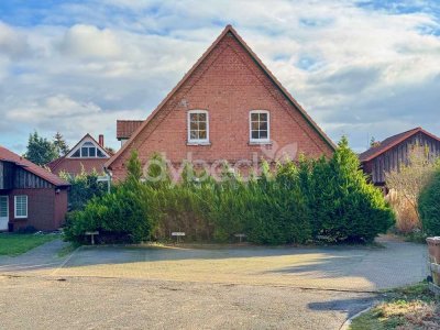 Ensemble aus drei Immobilien mit Potenzial.