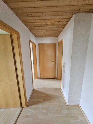 Ansprechende 3-Zimmer-Wohnung mit Balkon und EBK in Wiesau.