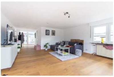 Helle möblierte 1-Z-Whg, Terrasse, Küche incl. Geräten, Wasch/Trockner, TV, Bett, Schränke, Sofa