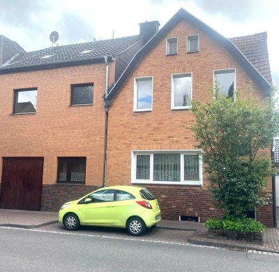 2 Familienhaus in Korschenbroich-Kleinenbroich 210m² 9 Zimmer 2 Küchen 3 Bäder Balk. KP. 199.000 €