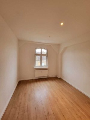 *Modern & gemütlich* 3-Raumwohnung + große Küche + Parkplatzanmietung möglich + EBK-Option!