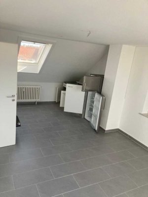 +++ SCHÖNE 2-ZIMMER-DACHGERSCHOSSWOHNUNG IN MUNDENHEIM +++