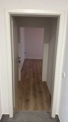 Moderne 2-Zimmer-Wohnung in frisch saniertem Mehrfamilienhaus